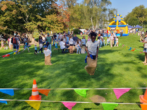 Weltkindertag 2024, GET-Spielstation Sackhüpfen